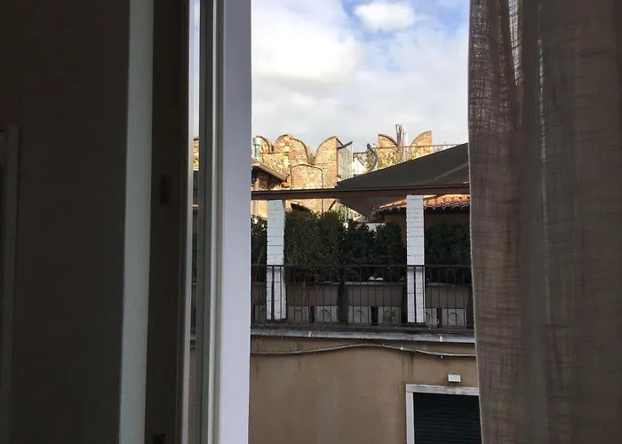 A Due Passi Da Giulietta-Casa Montecchi